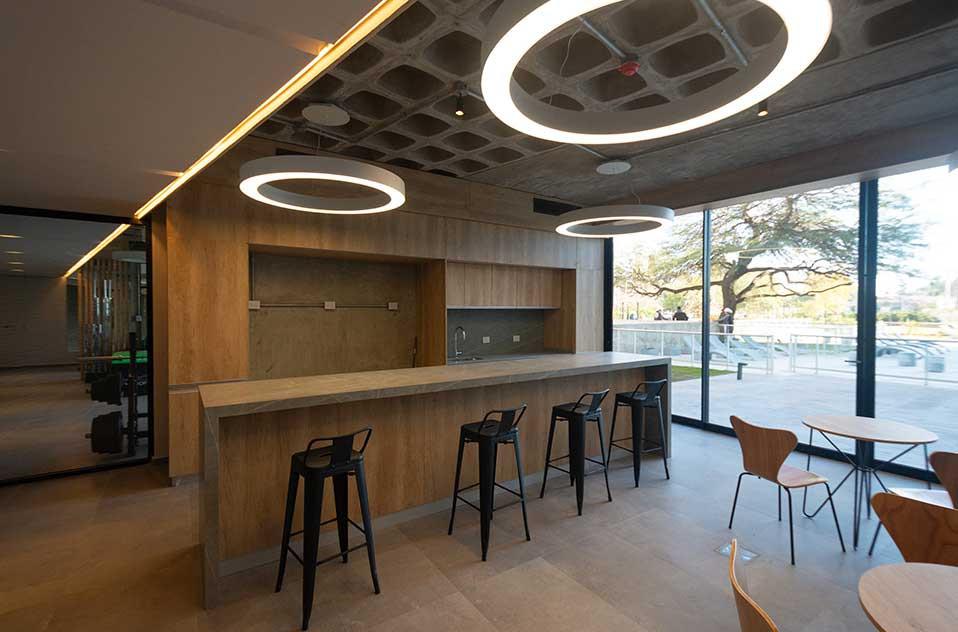 ALQUILER Depto 2 Dormitorios Cochera Seguridad Opera Plaza