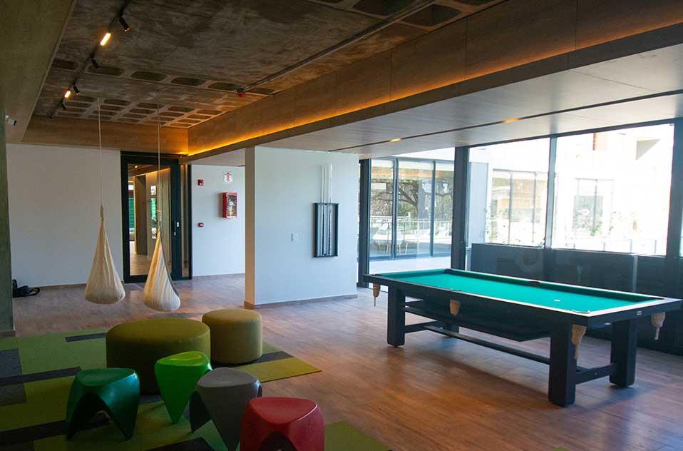 ALQUILER Depto 2 Dormitorios Cochera Seguridad Opera Plaza