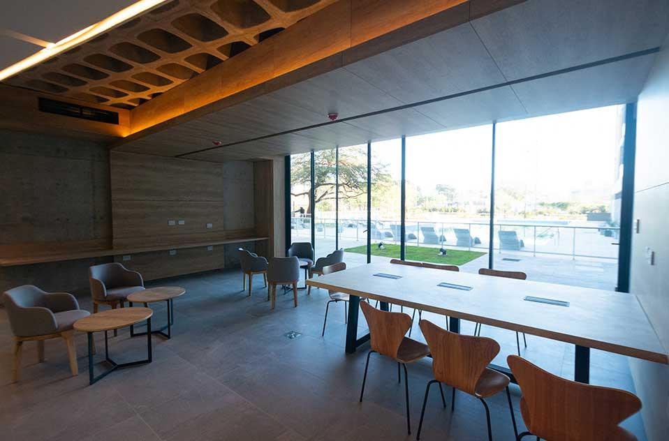 ALQUILER Depto 2 Dormitorios Cochera Seguridad Opera Plaza