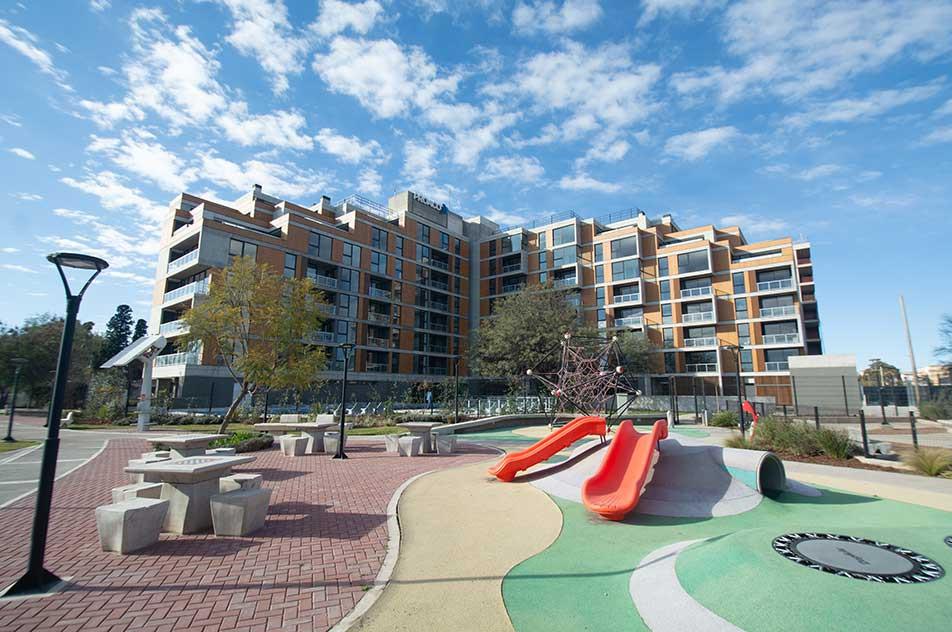 ALQUILER Depto 2 Dormitorios Cochera Seguridad Opera Plaza