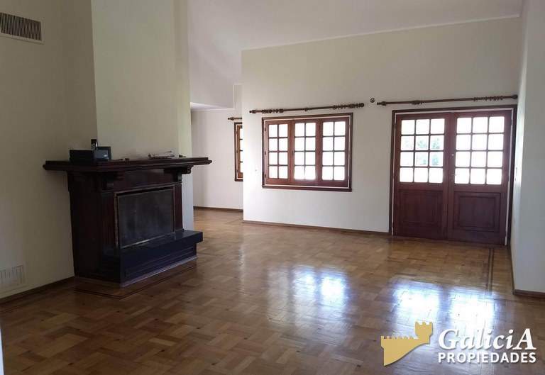 Alquiler Casona - Arguello  (entre Av R Nuñez y Av R. Martinoli)