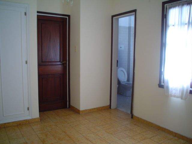 Alquiler Casona - Arguello  (entre Av R Nuñez y Av R. Martinoli)