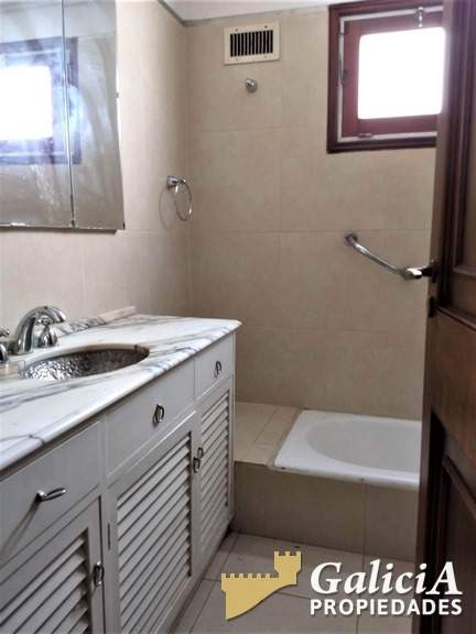 Alquiler Casona - Arguello  (entre Av R Nuñez y Av R. Martinoli)