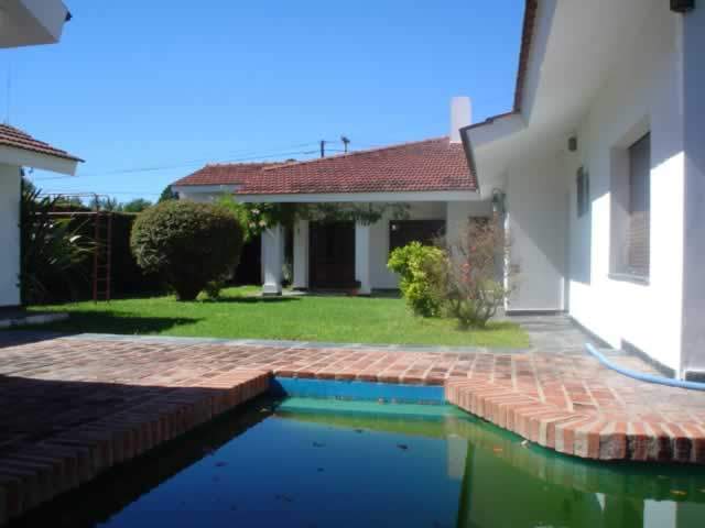 Alquiler Casona - Arguello  (entre Av R Nuñez y Av R. Martinoli)