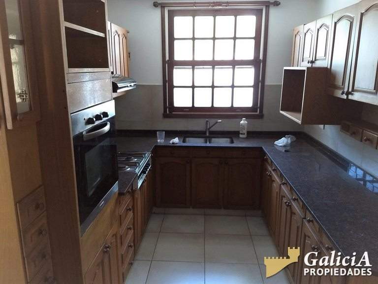 Alquiler Casona - Arguello  (entre Av R Nuñez y Av R. Martinoli)