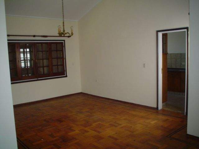 Alquiler Casona - Arguello  (entre Av R Nuñez y Av R. Martinoli)