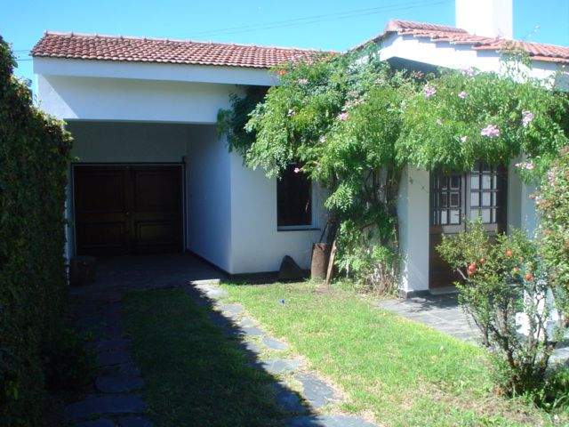 Alquiler Casona - Arguello  (entre Av R Nuñez y Av R. Martinoli)