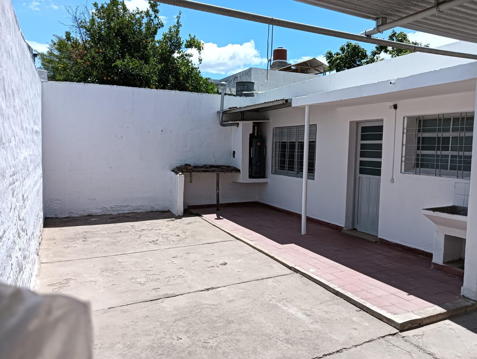 B Gral. bustos  casa 2 dormitorios