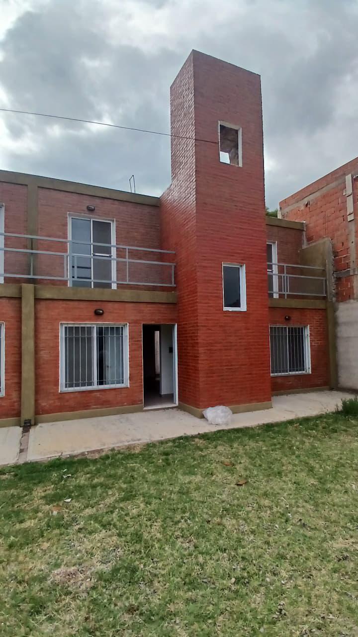 EXCELENTE DUPLEX 2 DORMITORIOS CON 2 BAÑOS A ESTRENAR!!! COCHERA $820.000.-