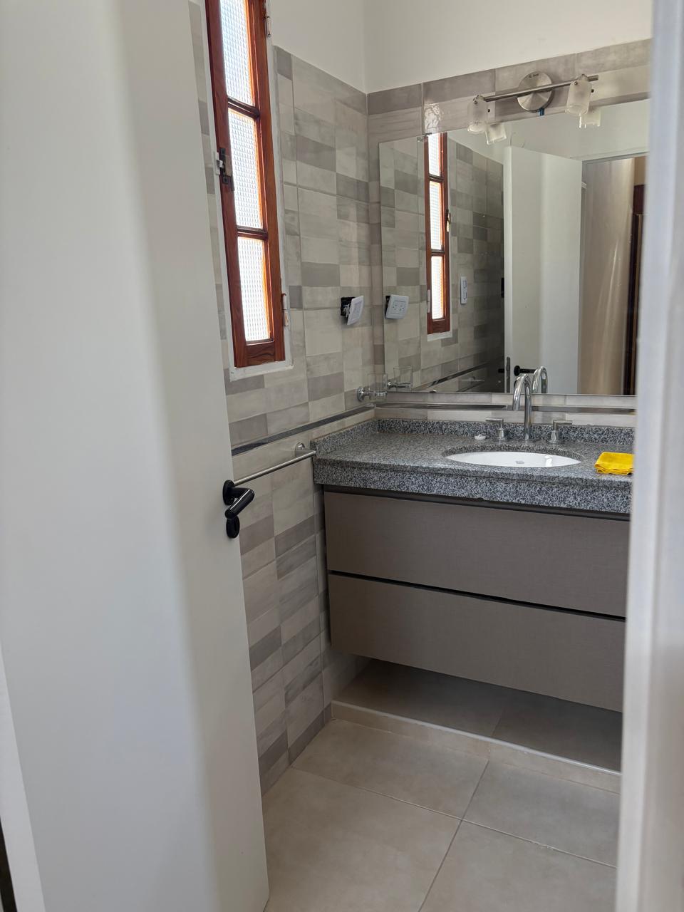 IMPECABLE 2 DORM CTERRAZA Y ASADOR  RECICLADO A NUEVO  A MTS DINO MALL