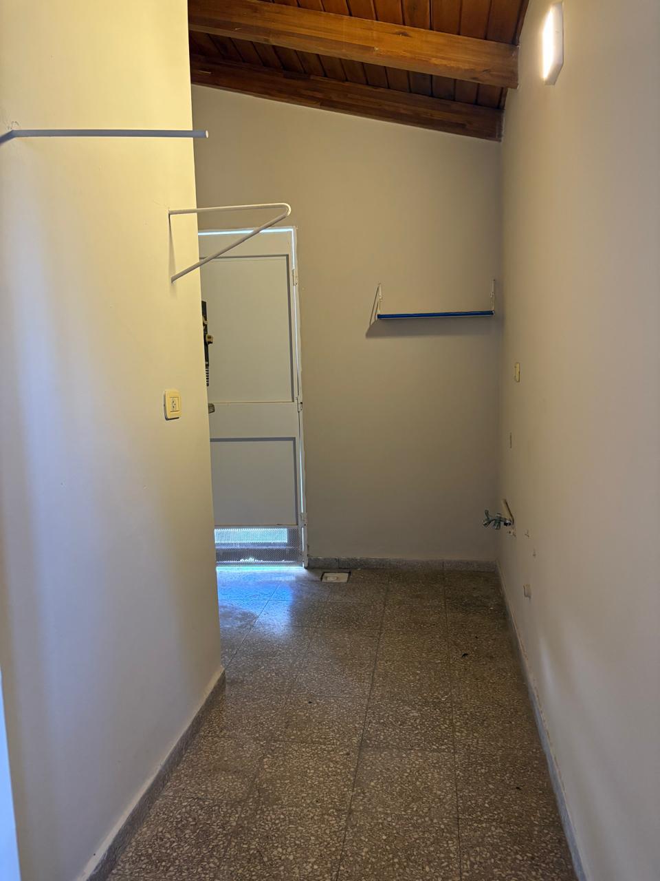 IMPECABLE 2 DORM CTERRAZA Y ASADOR  RECICLADO A NUEVO  A MTS DINO MALL