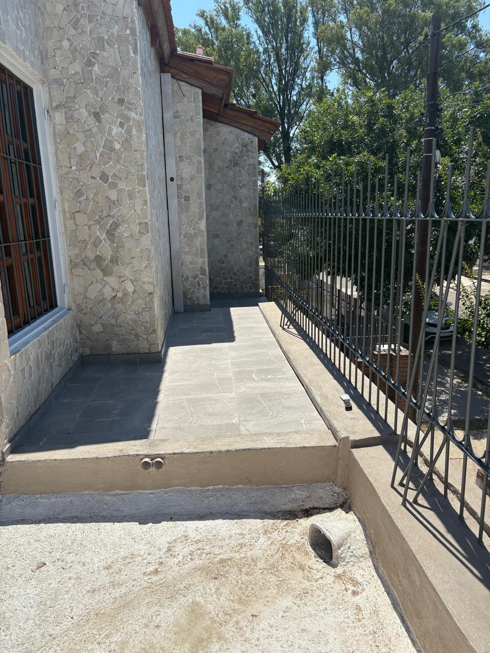 IMPECABLE 2 DORM CTERRAZA Y ASADOR  RECICLADO A NUEVO  A MTS DINO MALL