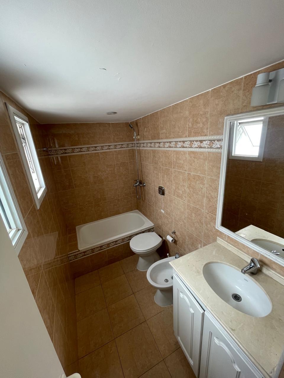 OFICINA  ALQUILER  Barrio URCA  4 AMBIENTES