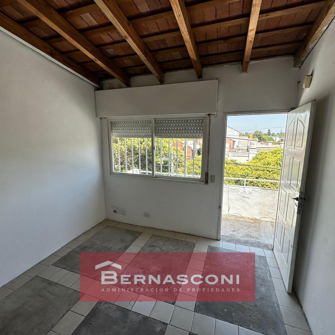 Departamento 1 Dormitorio  Segundo Piso por Escalera  Barrio Jardín  Zona Sur