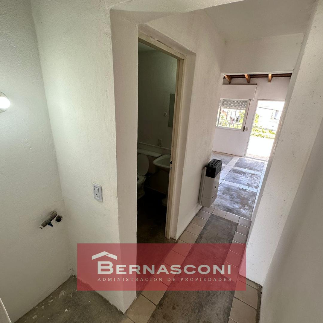 Departamento 1 Dormitorio  Segundo Piso por Escalera  Barrio Jardín  Zona Sur
