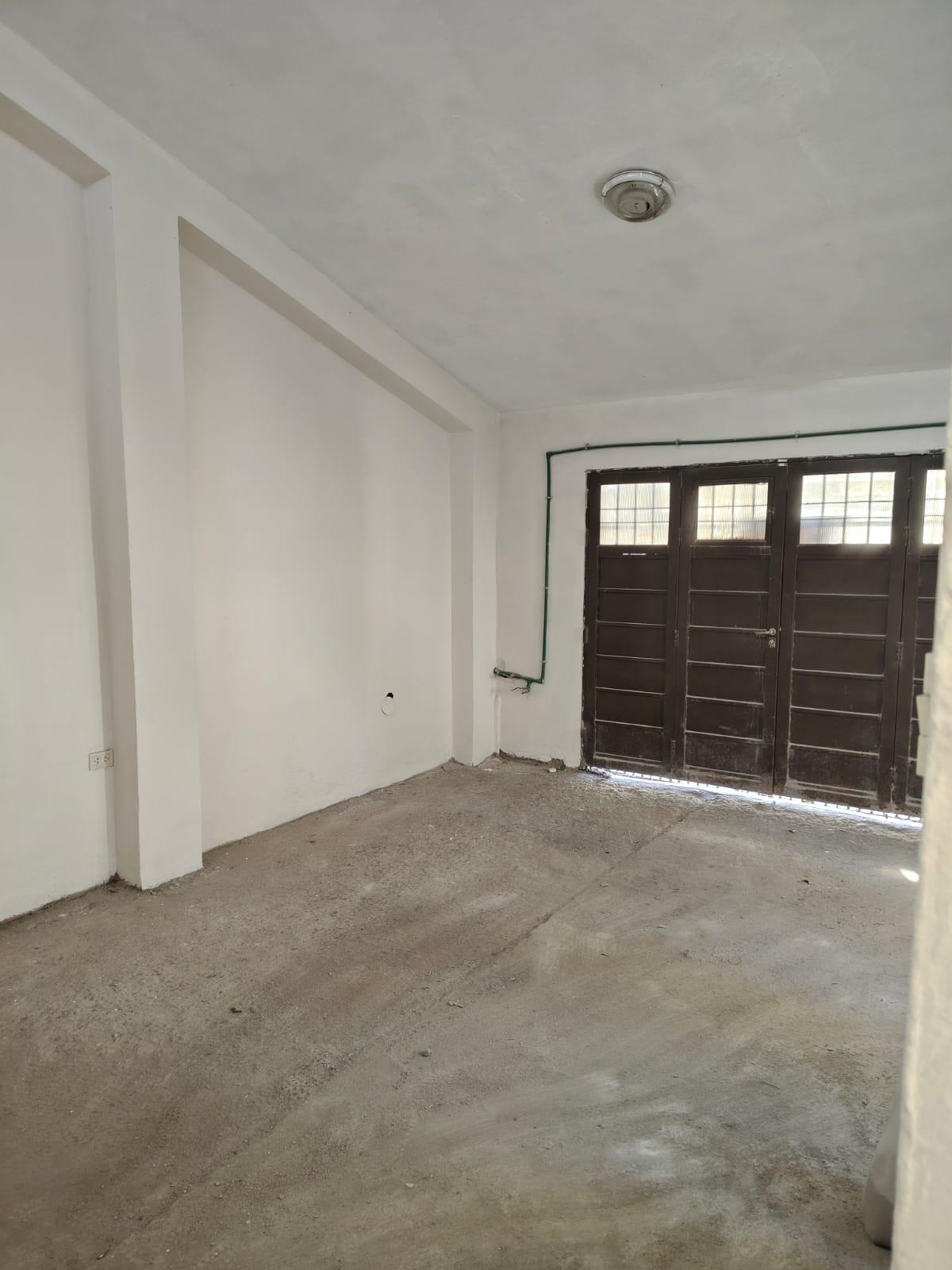 GMLPROPIEDADES VENDE AMPLIA PROPIEDAD EN BARRIO AVELLANEDA