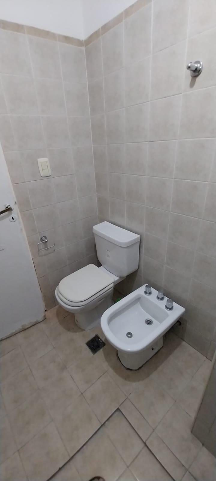 DEPARTAMENTO EN ALQUILER A UNA CUADRA DE AV. COLON EN CALLE AGUIRRE CAMARA