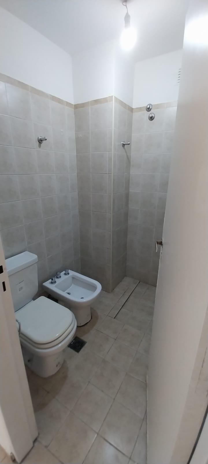 DEPARTAMENTO EN ALQUILER A UNA CUADRA DE AV. COLON EN CALLE AGUIRRE CAMARA