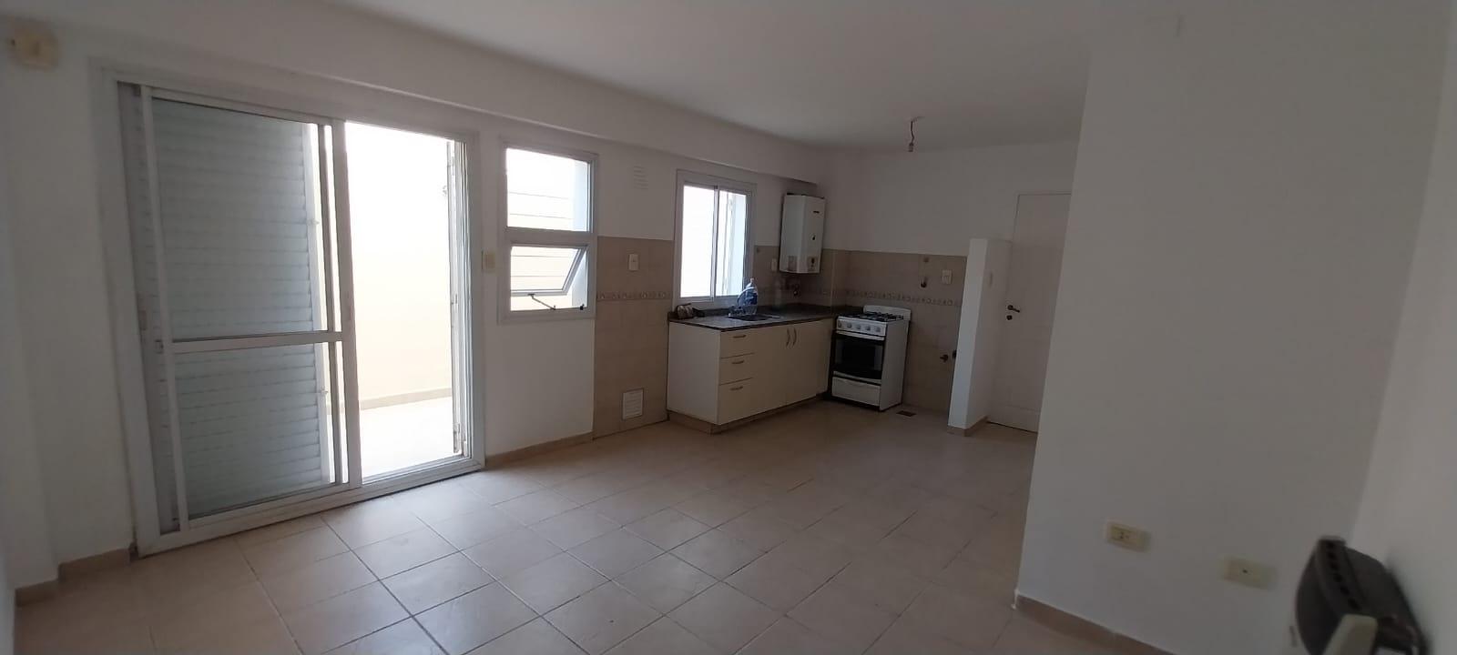 DEPARTAMENTO EN ALQUILER A UNA CUADRA DE AV. COLON EN CALLE AGUIRRE CAMARA