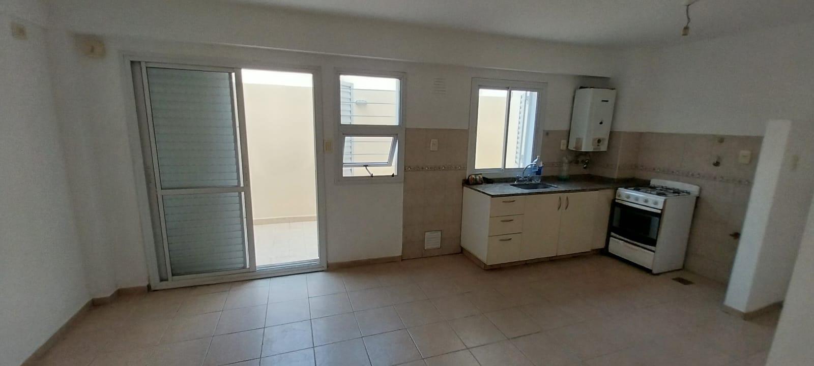 DEPARTAMENTO EN ALQUILER A UNA CUADRA DE AV. COLON EN CALLE AGUIRRE CAMARA