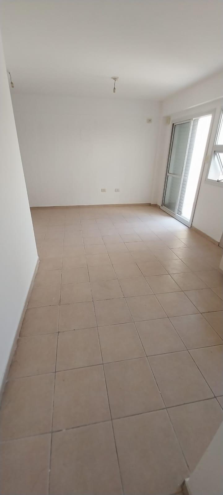 DEPARTAMENTO EN ALQUILER A UNA CUADRA DE AV. COLON EN CALLE AGUIRRE CAMARA