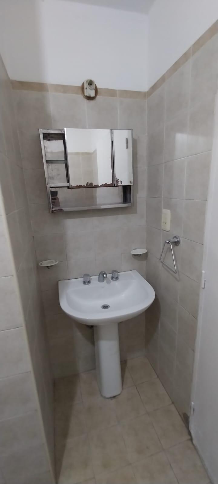 DEPARTAMENTO EN ALQUILER A UNA CUADRA DE AV. COLON EN CALLE AGUIRRE CAMARA