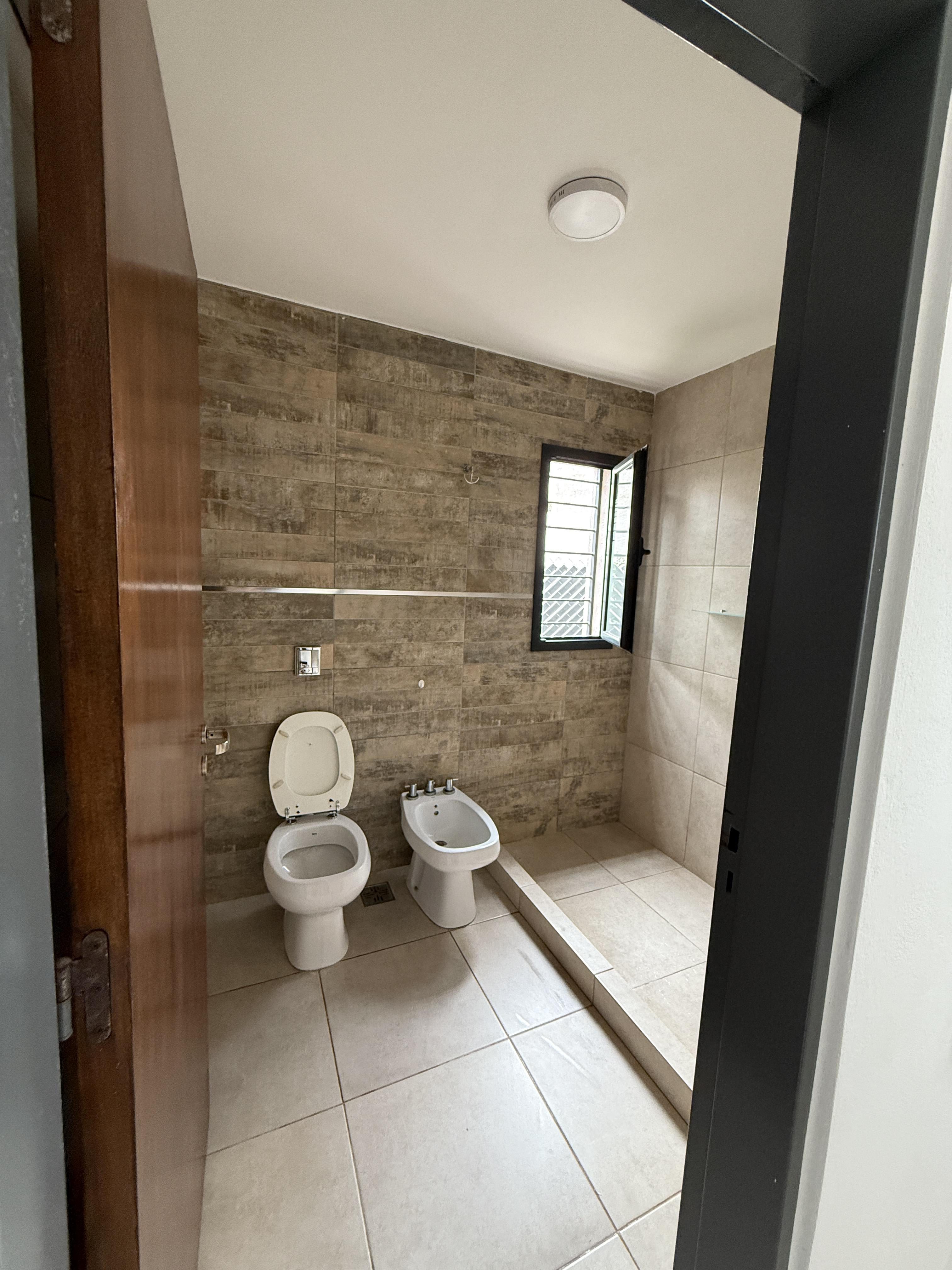 VENTA HERMOSA CASA- ESCRITURA- COLONIA TIROLESA