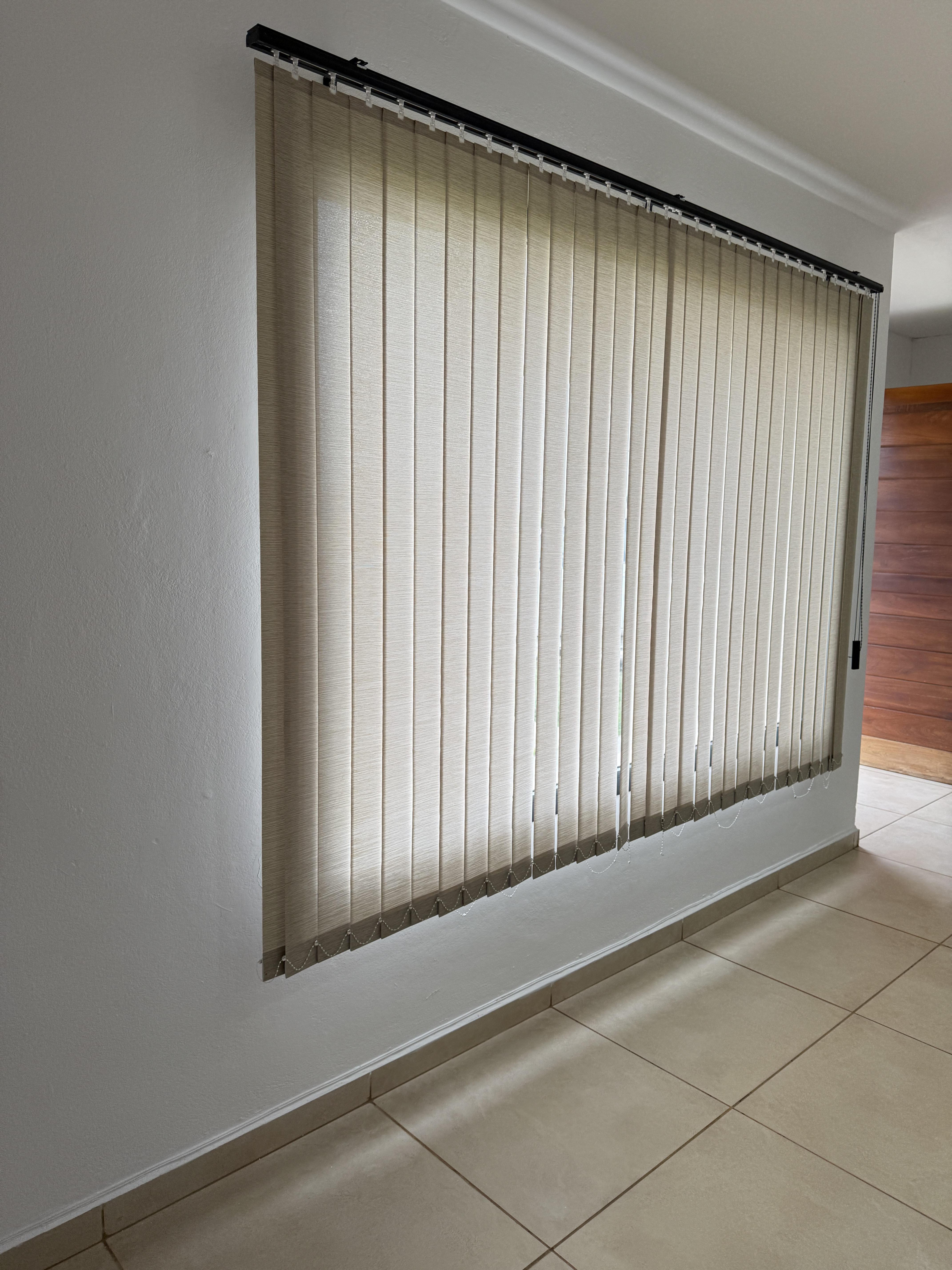 VENTA HERMOSA CASA- ESCRITURA- COLONIA TIROLESA