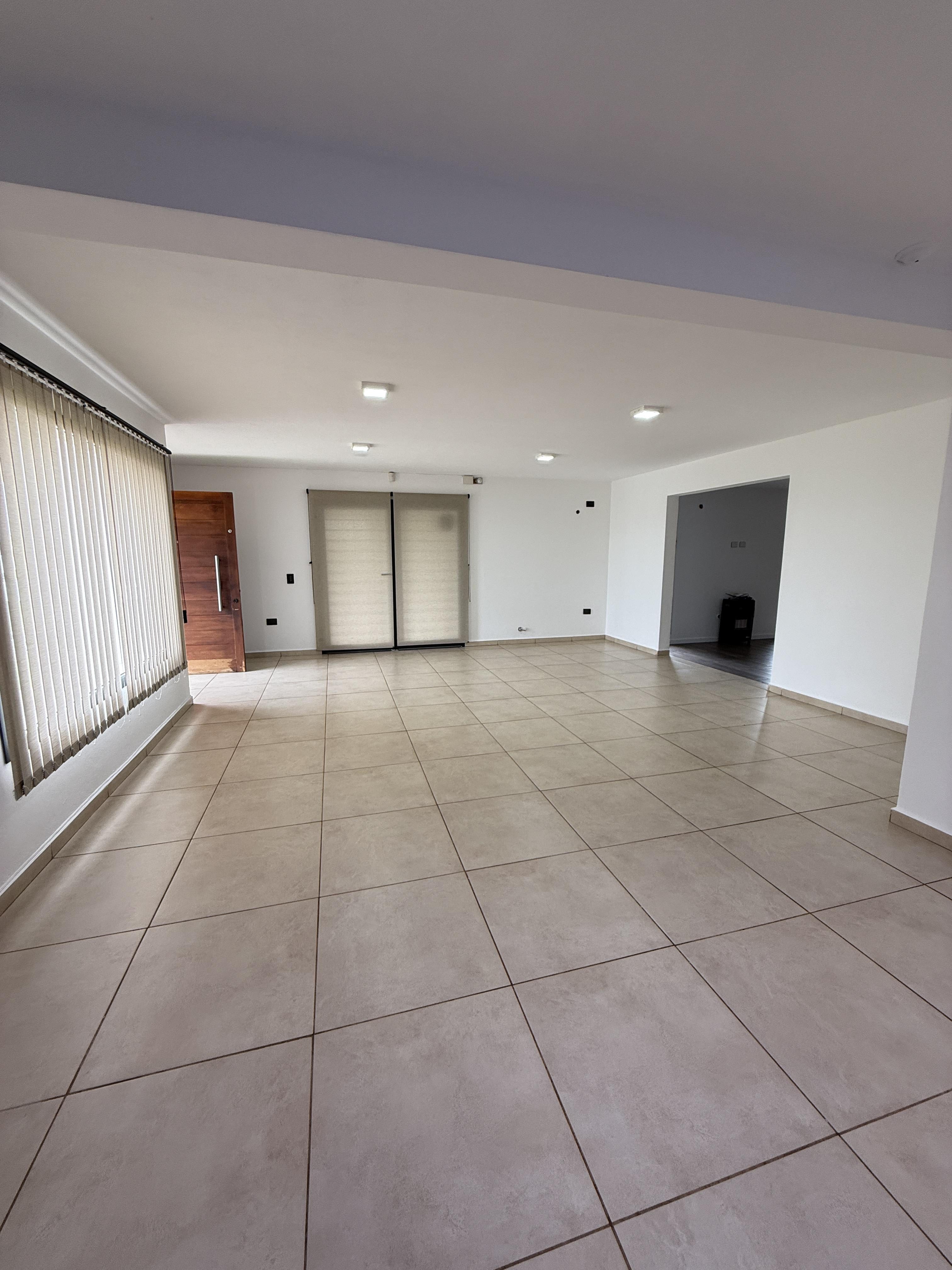 VENTA HERMOSA CASA- ESCRITURA- COLONIA TIROLESA