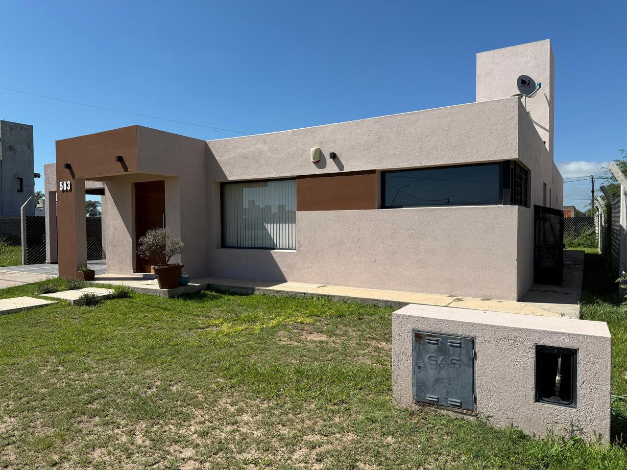 VENTA HERMOSA CASA- ESCRITURA- COLONIA TIROLESA