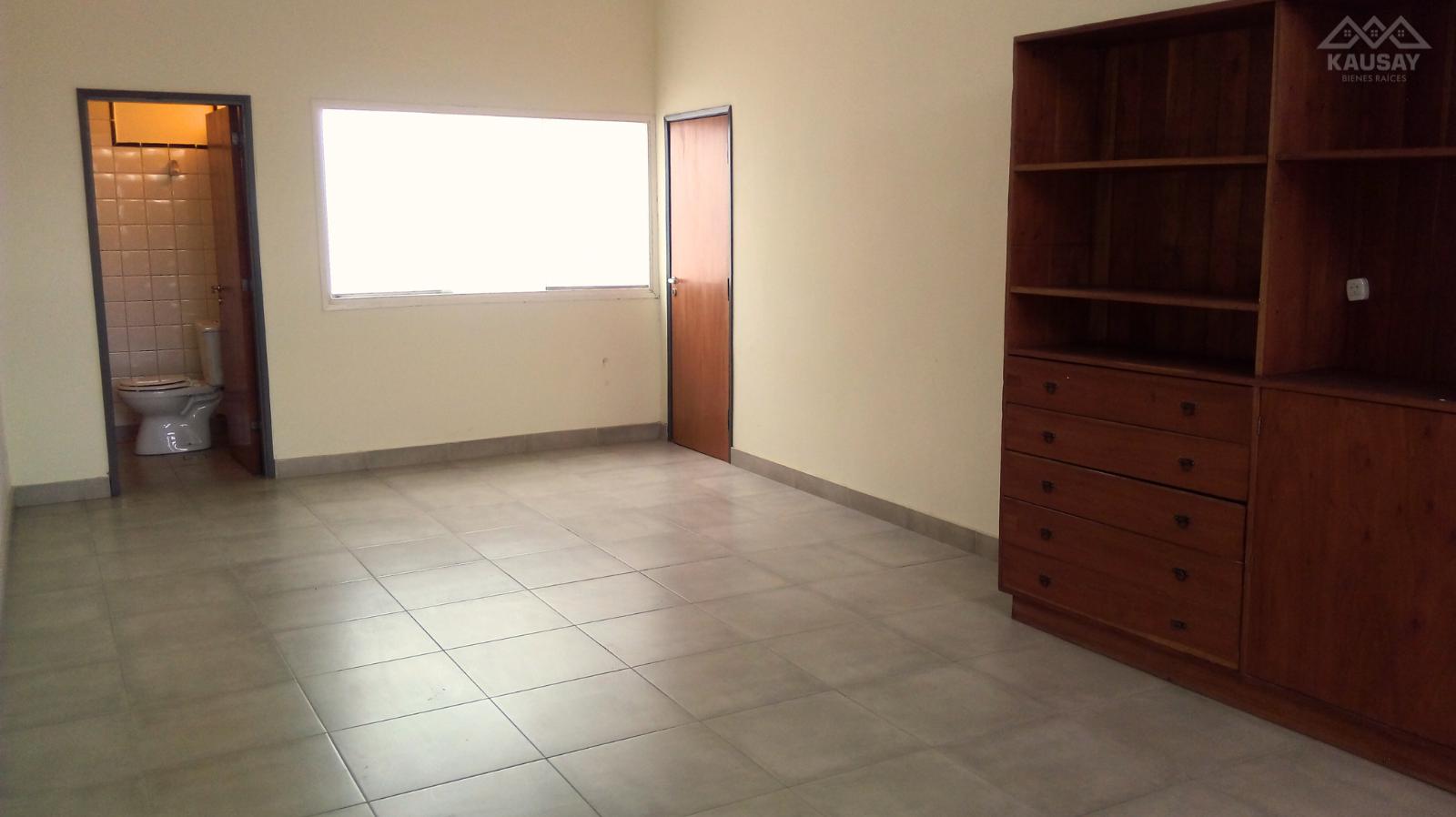 Oportunidad Única en Villa Cabrera: Casa  Oficina Independiente