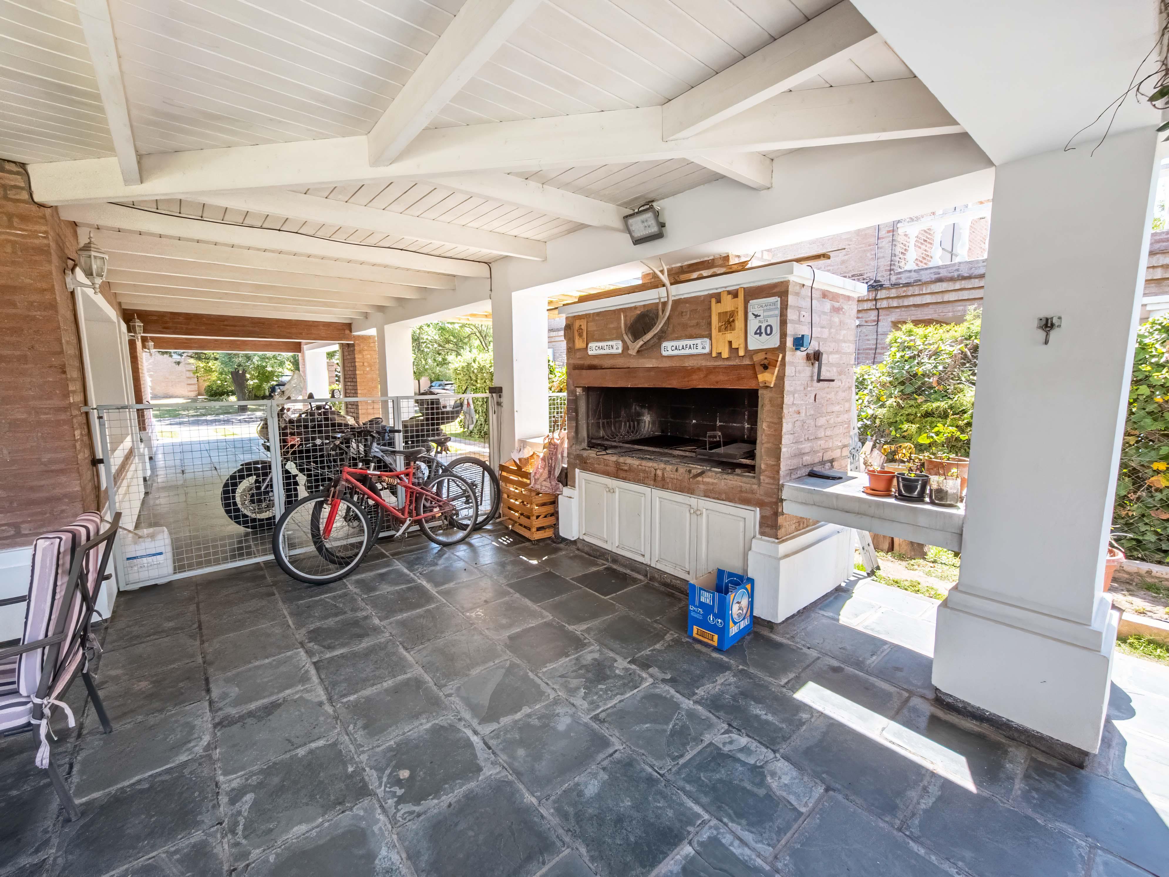 JOYA DE ARQUITECTURA EN COUNTRY JOCKEY CLUB CÓRDOBA  3 Dormitorios, Piscina y Lote Espectacular