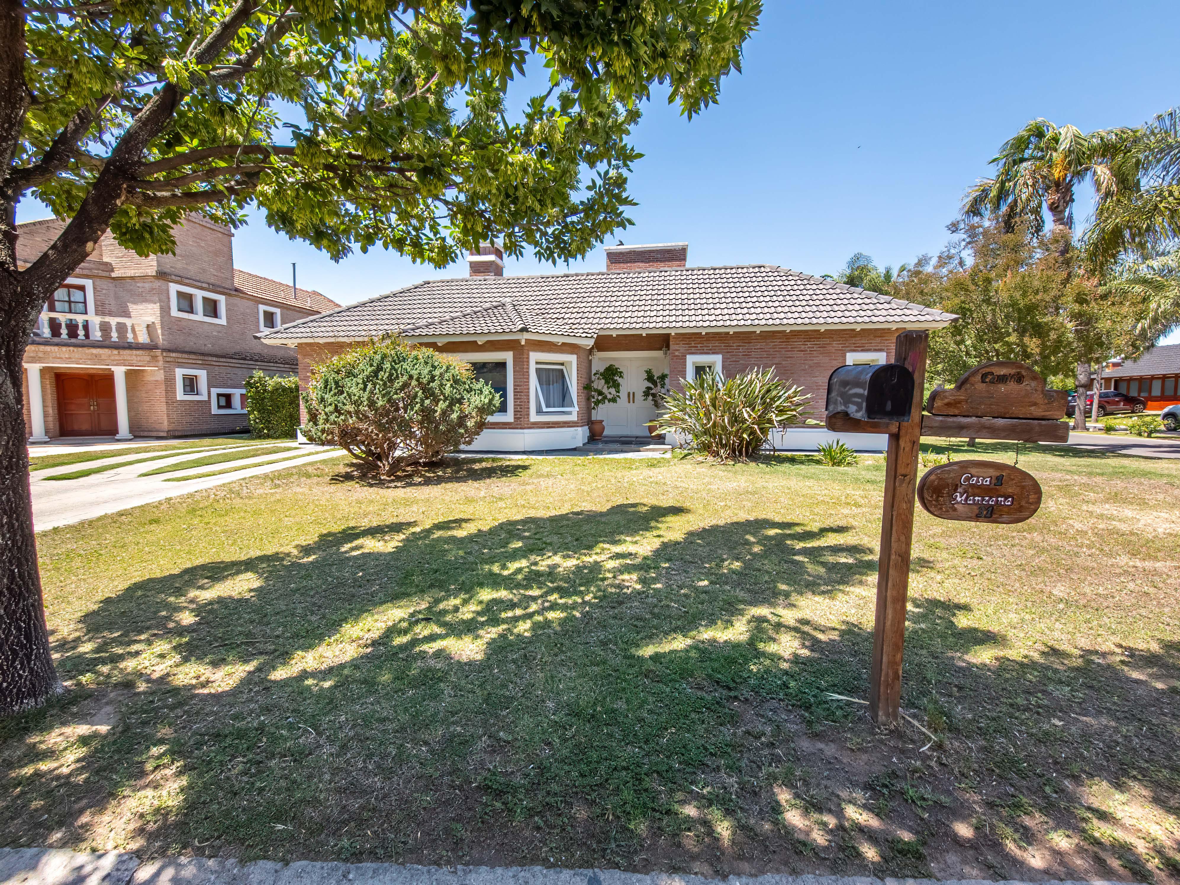 JOYA DE ARQUITECTURA EN COUNTRY JOCKEY CLUB CÓRDOBA  3 Dormitorios, Piscina y Lote Espectacular