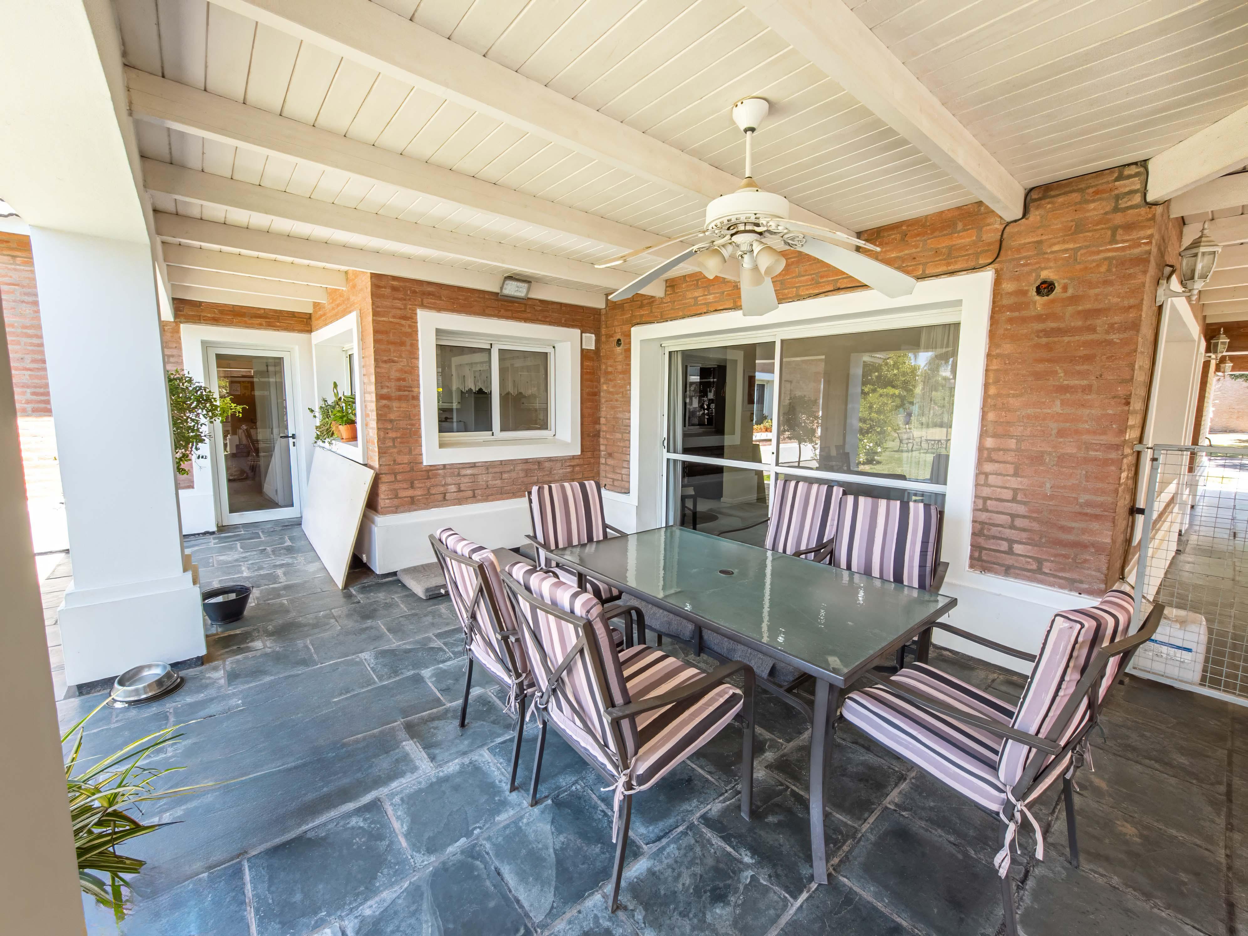 JOYA DE ARQUITECTURA EN COUNTRY JOCKEY CLUB CÓRDOBA  3 Dormitorios, Piscina y Lote Espectacular