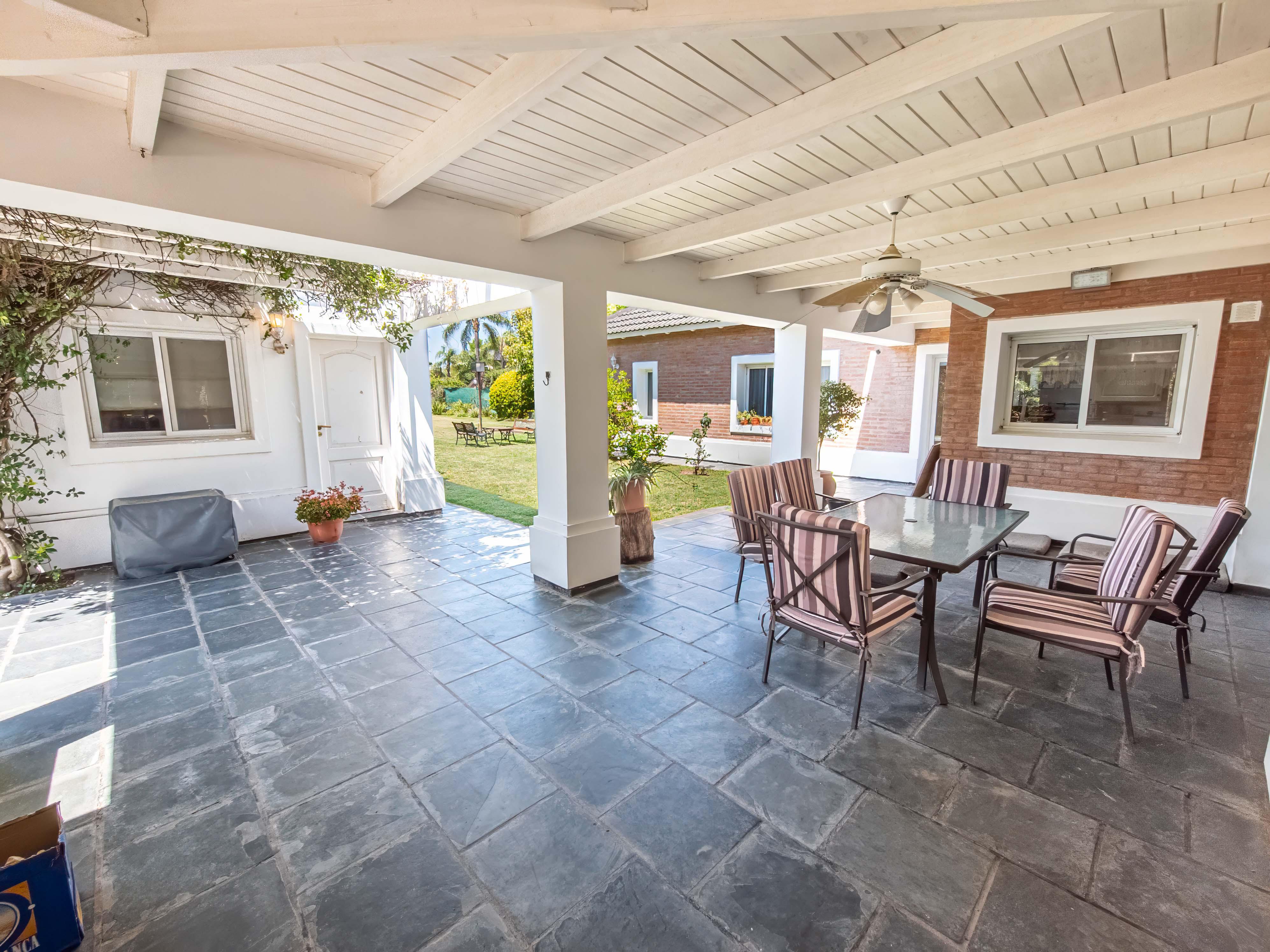 JOYA DE ARQUITECTURA EN COUNTRY JOCKEY CLUB CÓRDOBA  3 Dormitorios, Piscina y Lote Espectacular