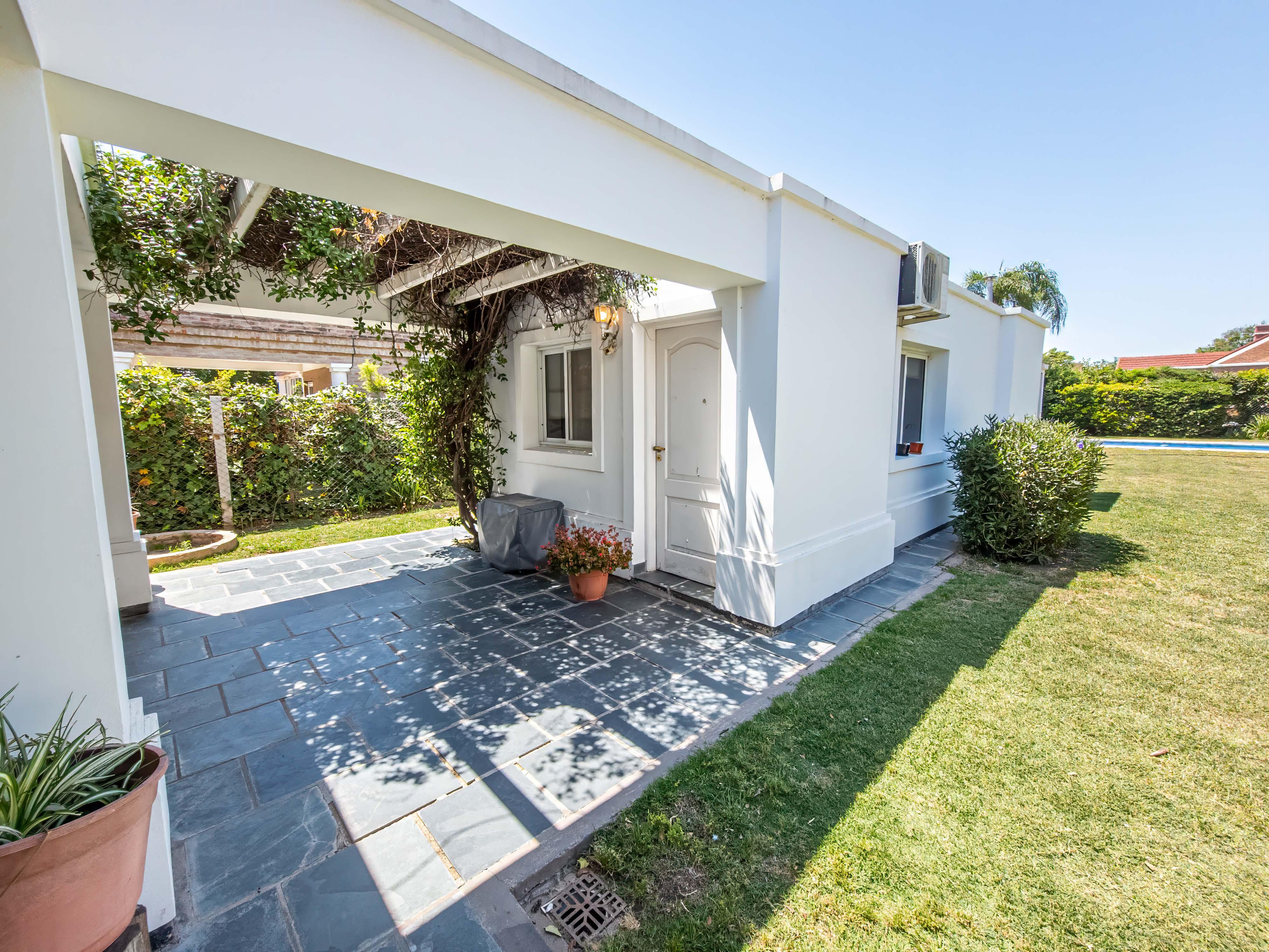 JOYA DE ARQUITECTURA EN COUNTRY JOCKEY CLUB CÓRDOBA  3 Dormitorios, Piscina y Lote Espectacular