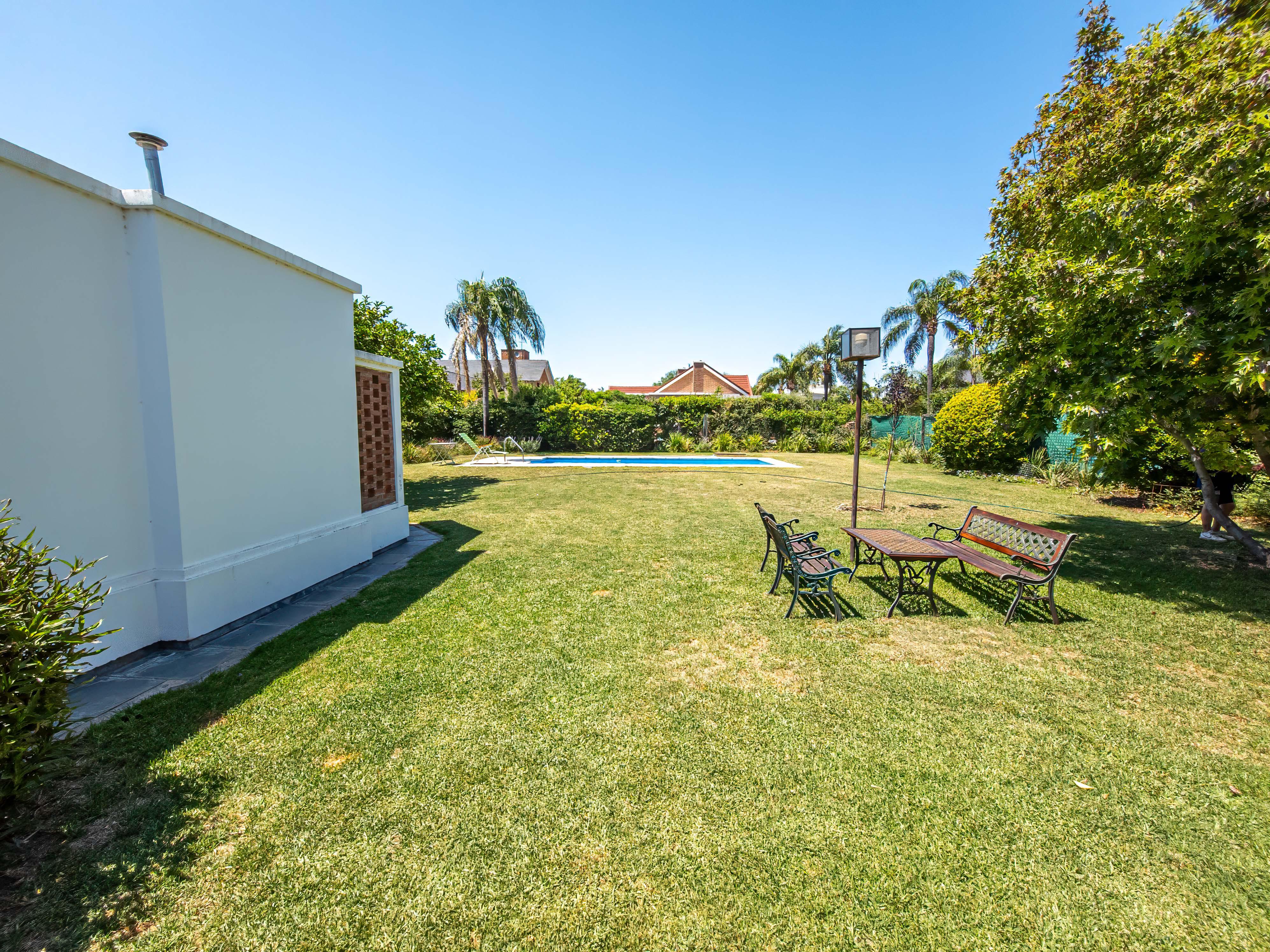 JOYA DE ARQUITECTURA EN COUNTRY JOCKEY CLUB CÓRDOBA  3 Dormitorios, Piscina y Lote Espectacular