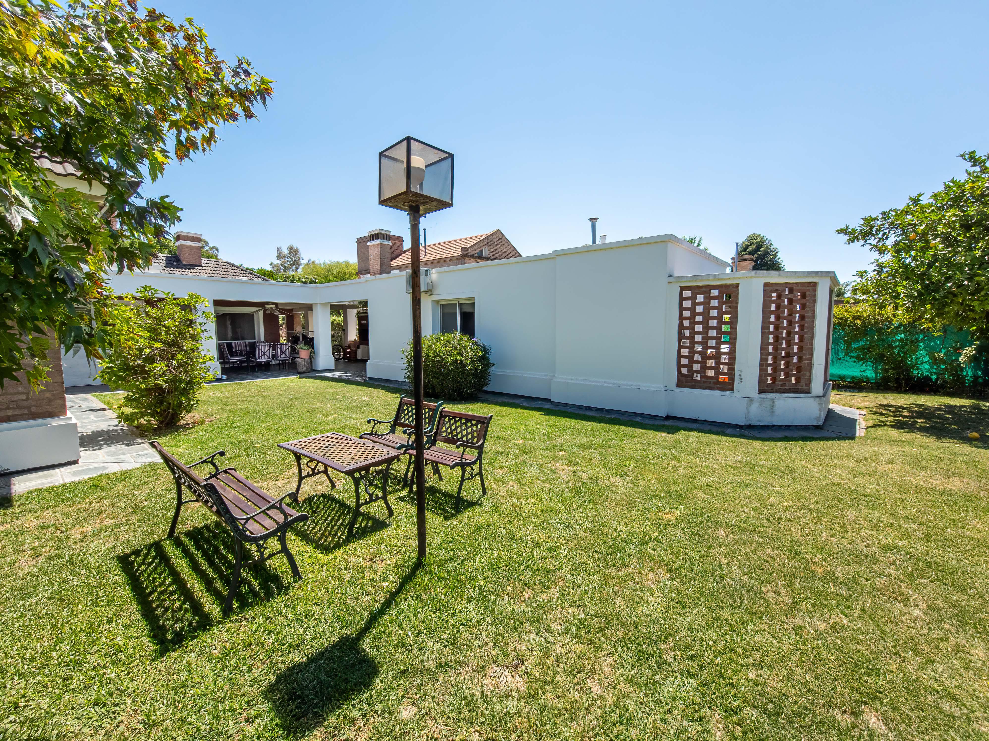 JOYA DE ARQUITECTURA EN COUNTRY JOCKEY CLUB CÓRDOBA  3 Dormitorios, Piscina y Lote Espectacular