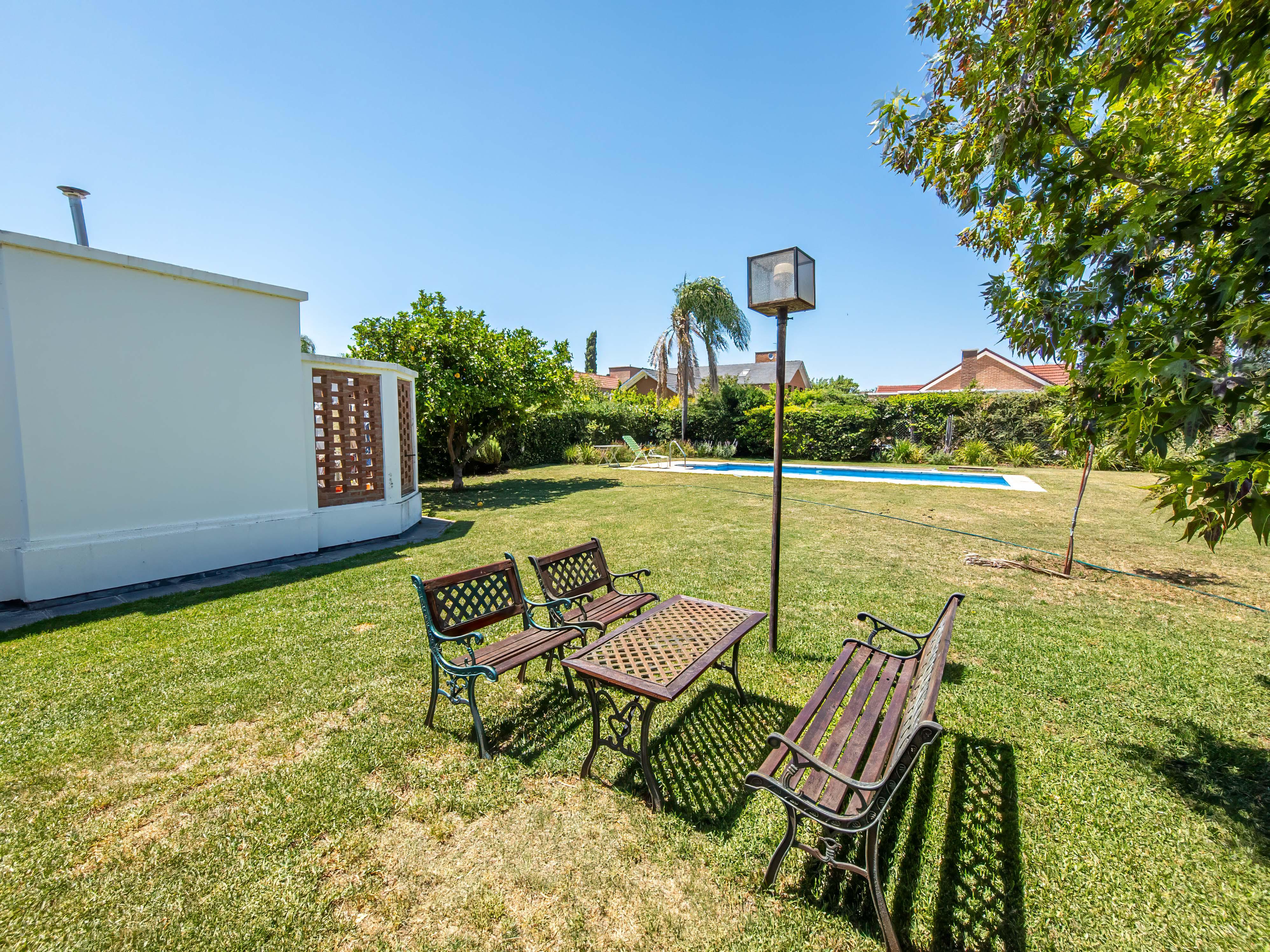 JOYA DE ARQUITECTURA EN COUNTRY JOCKEY CLUB CÓRDOBA  3 Dormitorios, Piscina y Lote Espectacular