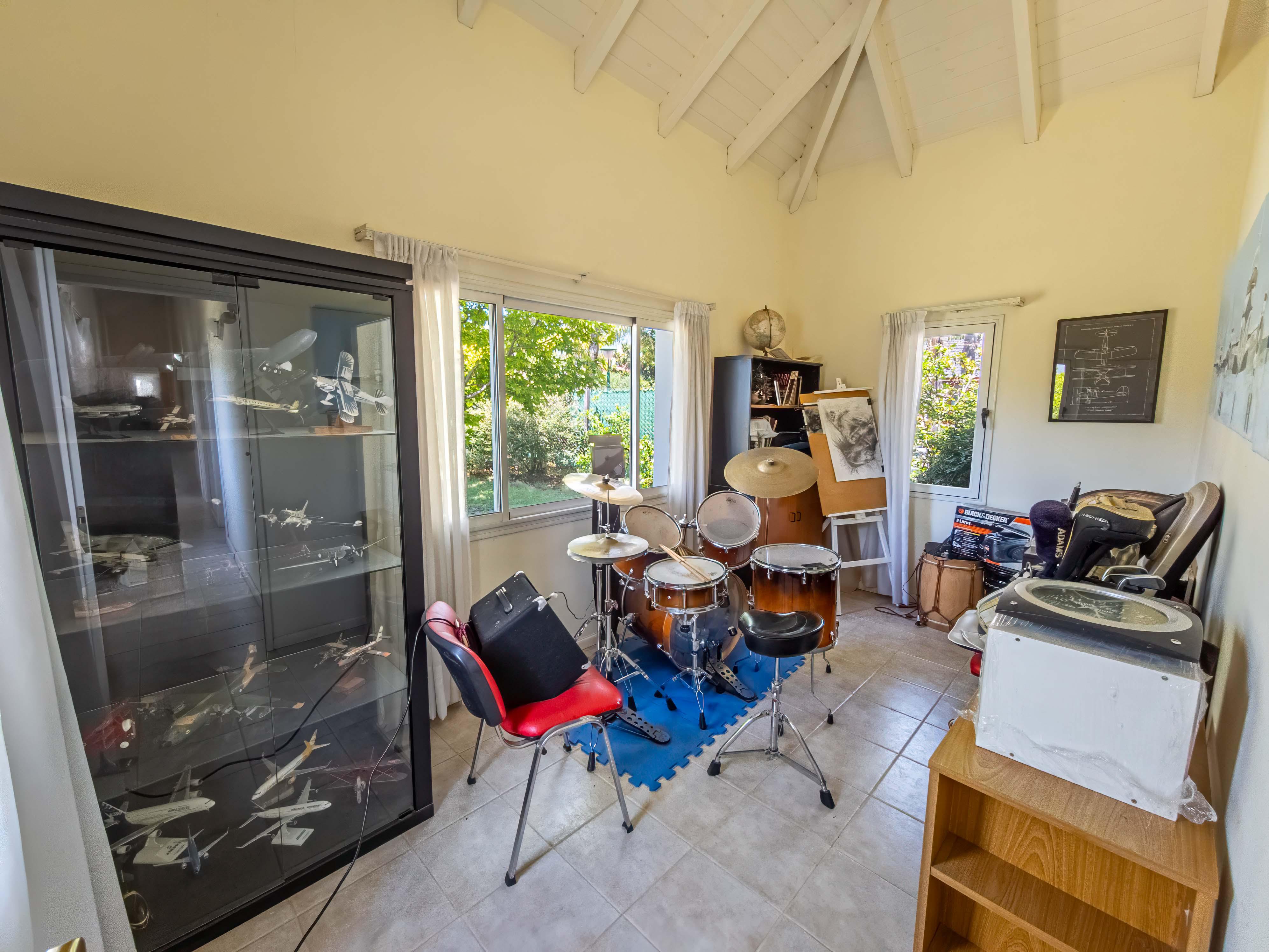 JOYA DE ARQUITECTURA EN COUNTRY JOCKEY CLUB CÓRDOBA  3 Dormitorios, Piscina y Lote Espectacular