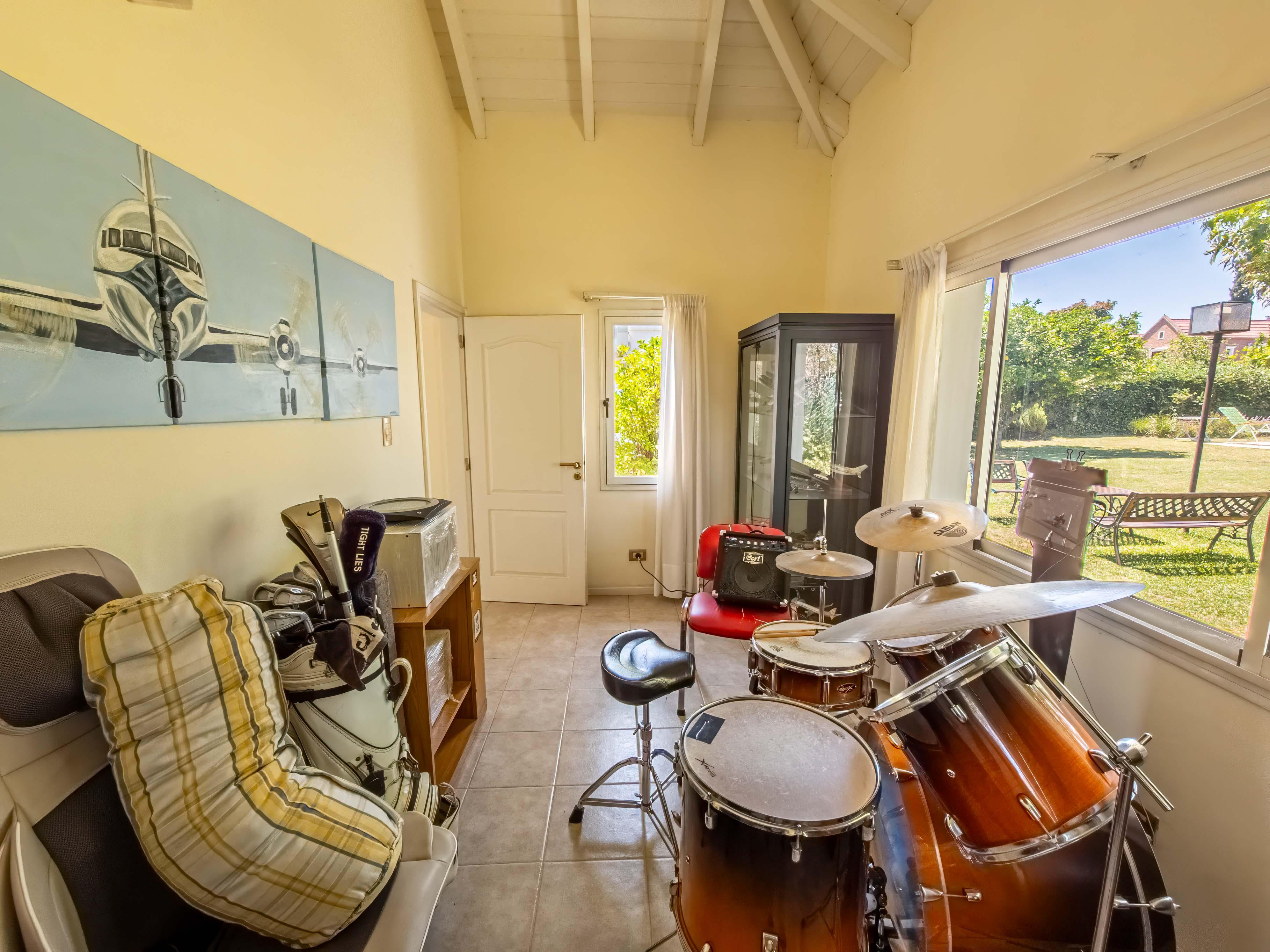 JOYA DE ARQUITECTURA EN COUNTRY JOCKEY CLUB CÓRDOBA  3 Dormitorios, Piscina y Lote Espectacular