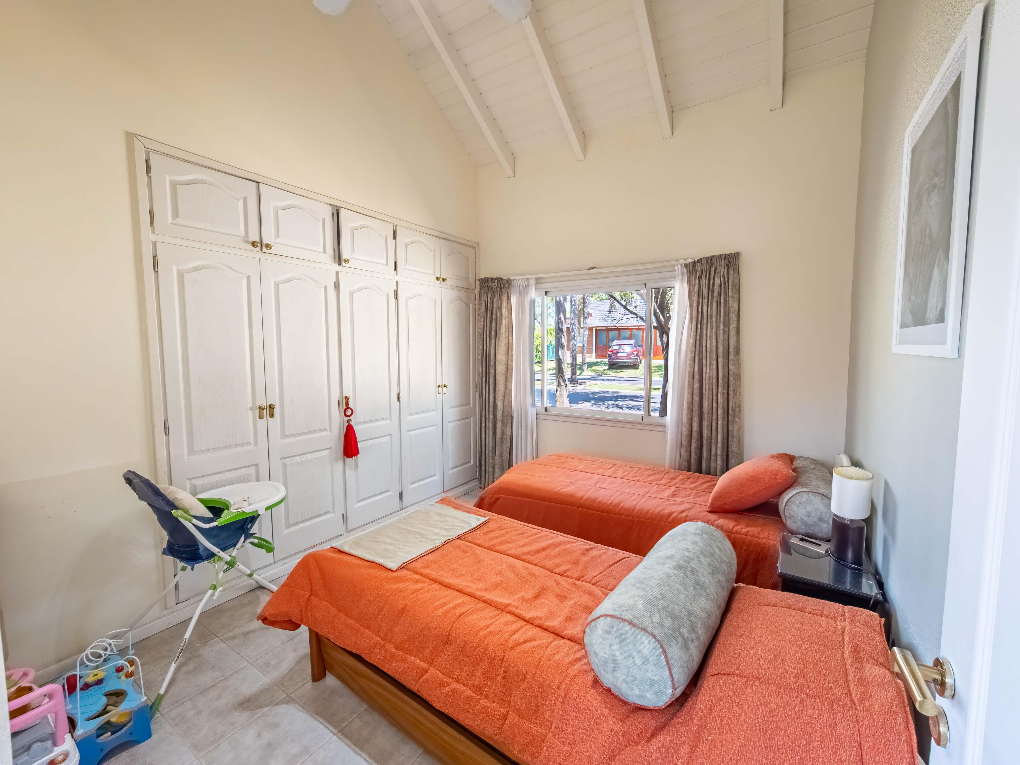 JOYA DE ARQUITECTURA EN COUNTRY JOCKEY CLUB CÓRDOBA  3 Dormitorios, Piscina y Lote Espectacular