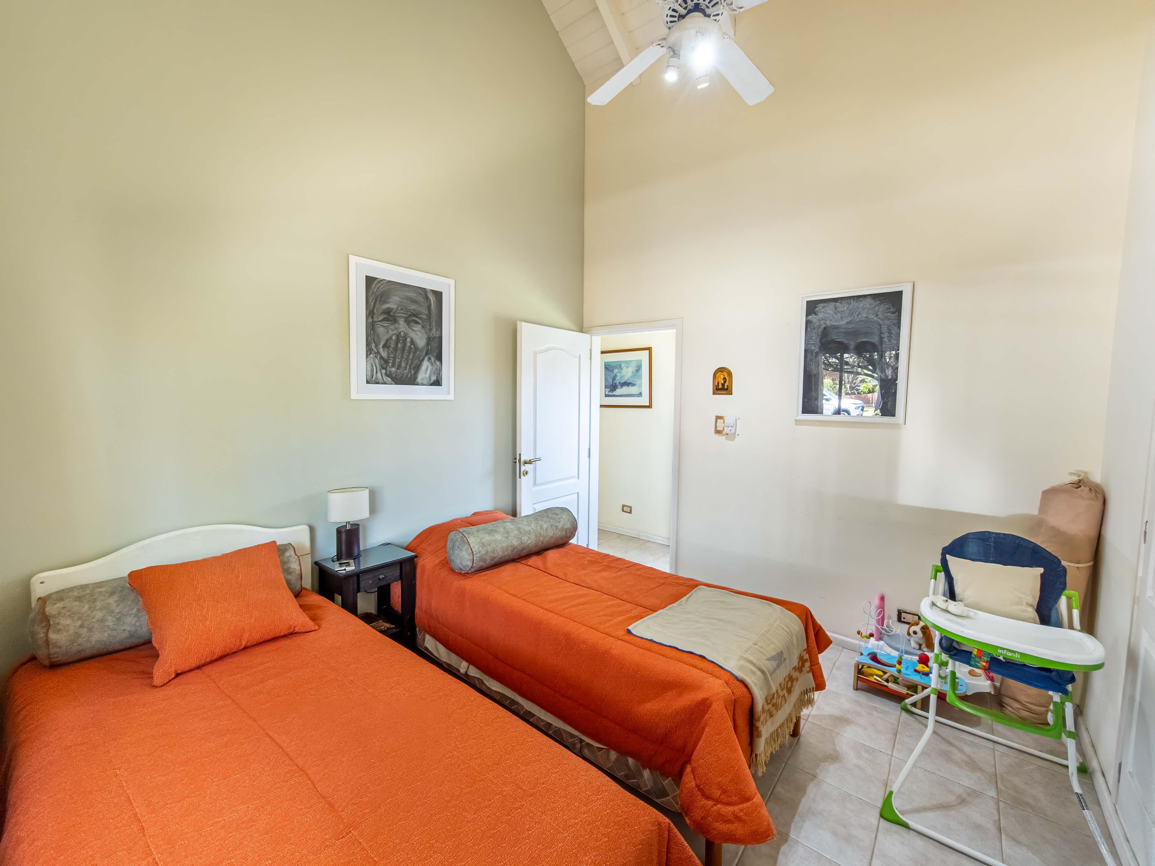 JOYA DE ARQUITECTURA EN COUNTRY JOCKEY CLUB CÓRDOBA  3 Dormitorios, Piscina y Lote Espectacular