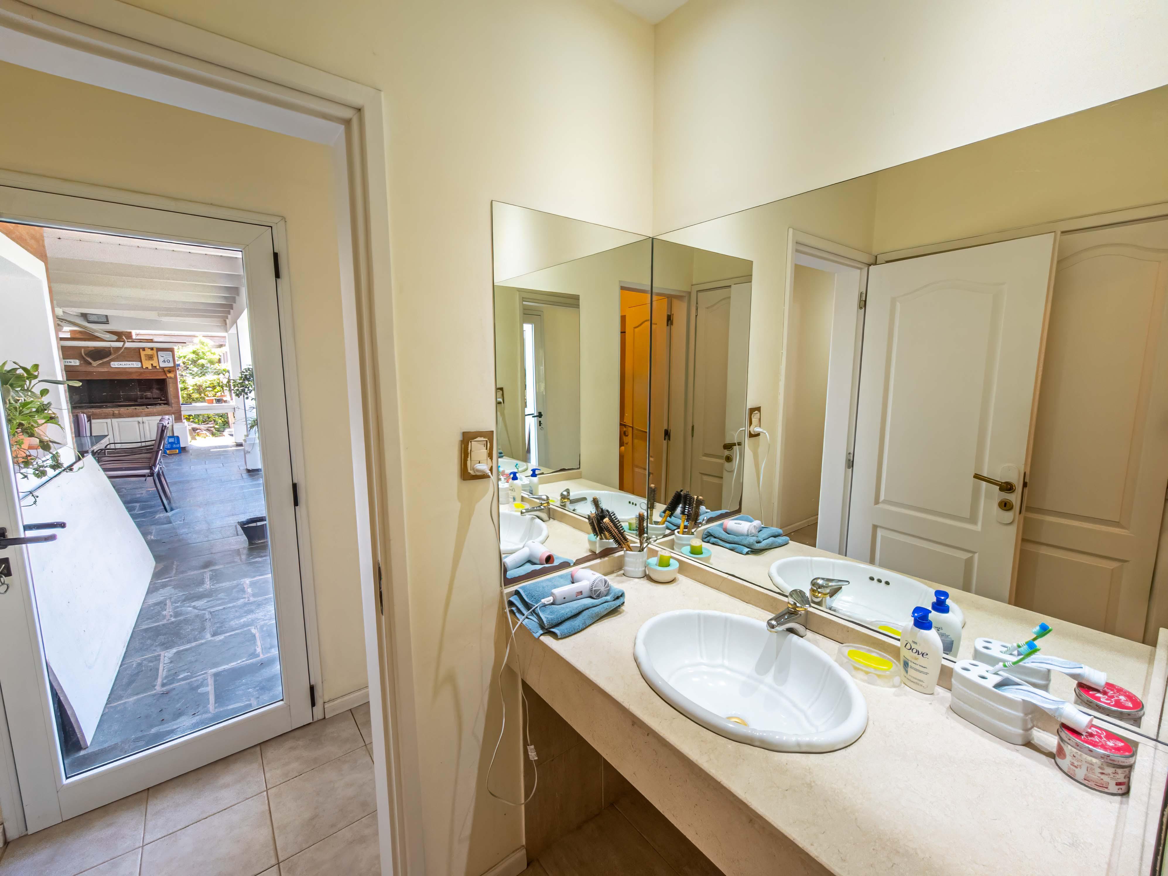 JOYA DE ARQUITECTURA EN COUNTRY JOCKEY CLUB CÓRDOBA  3 Dormitorios, Piscina y Lote Espectacular