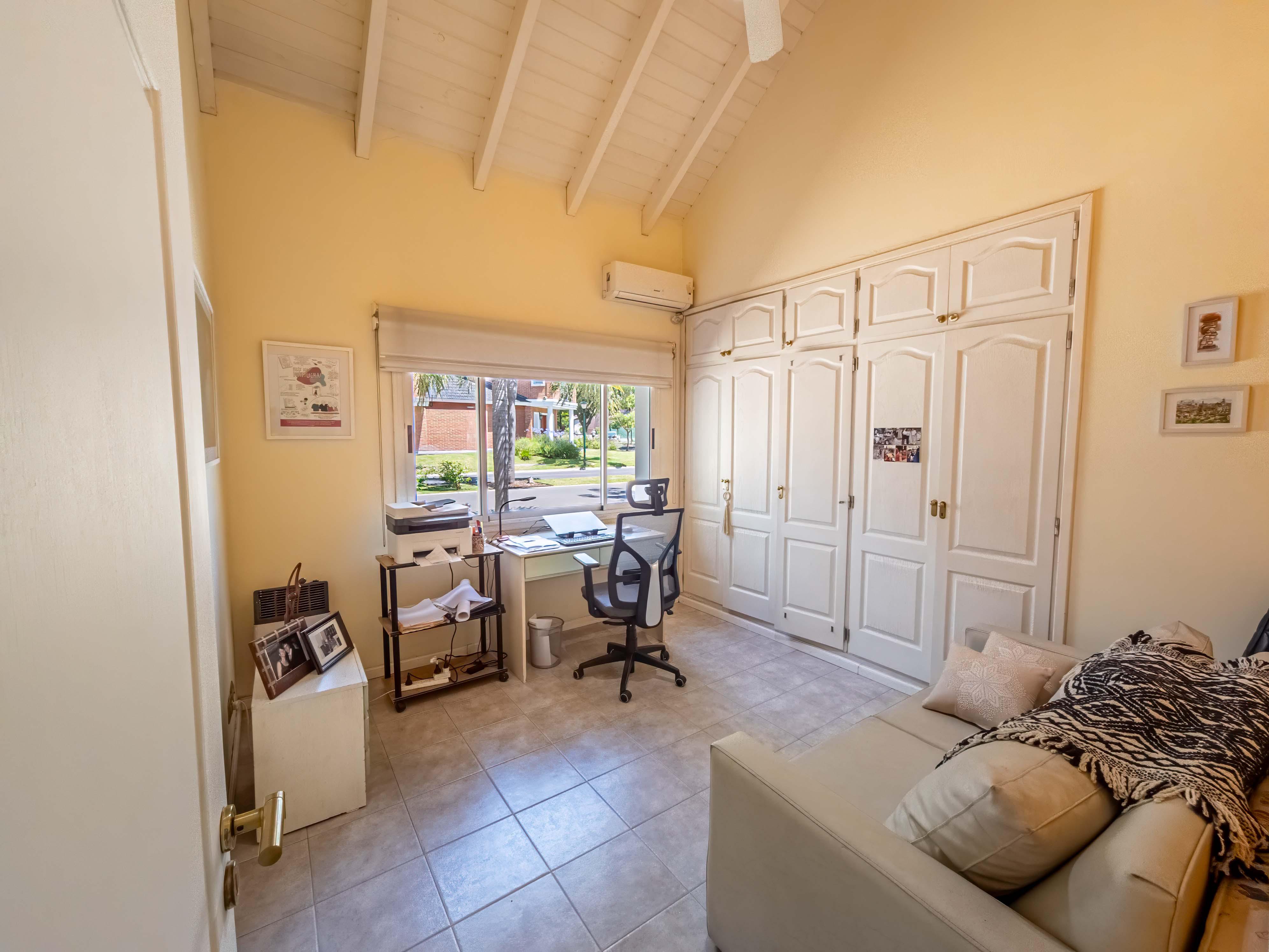 JOYA DE ARQUITECTURA EN COUNTRY JOCKEY CLUB CÓRDOBA  3 Dormitorios, Piscina y Lote Espectacular