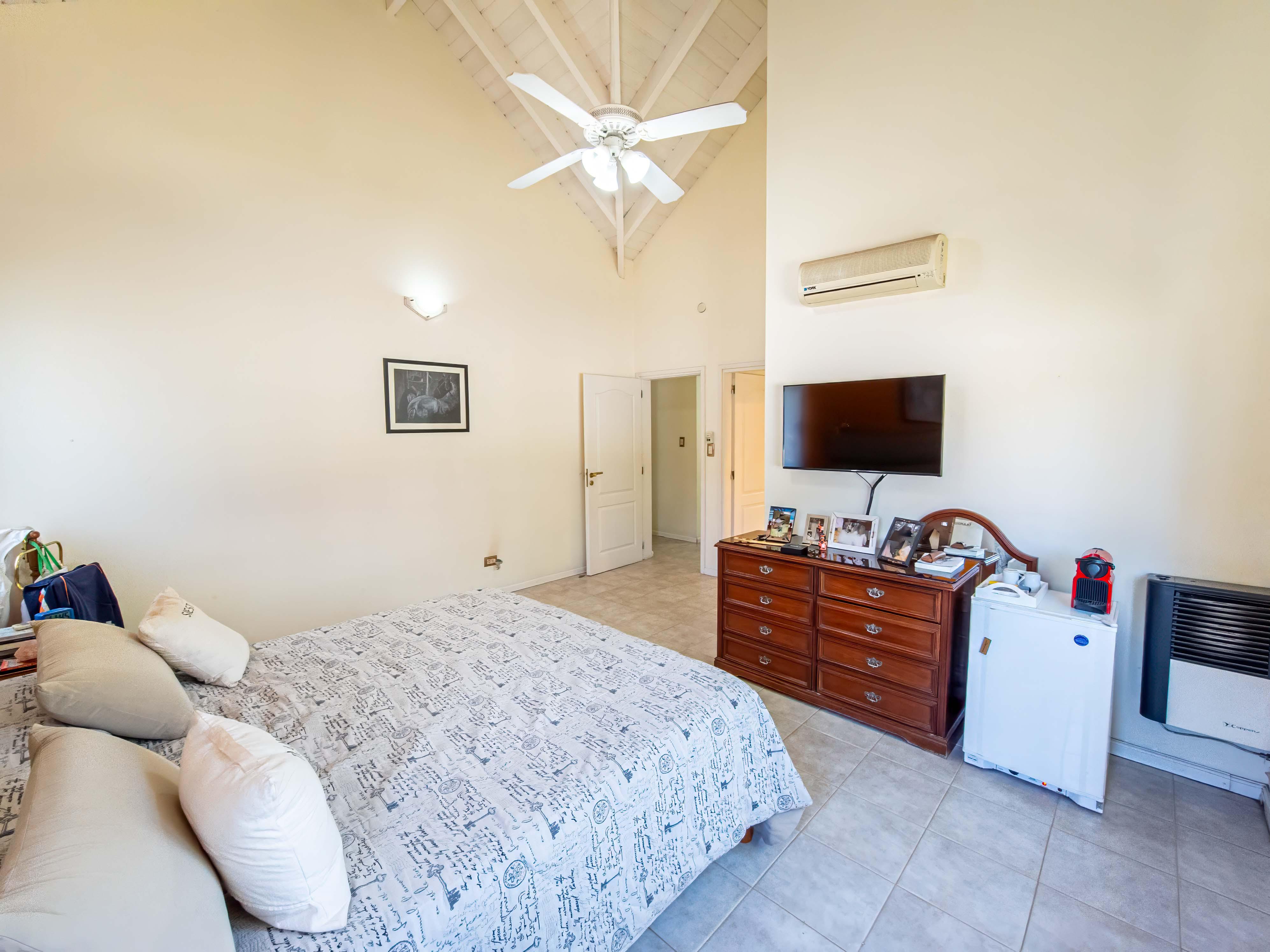 JOYA DE ARQUITECTURA EN COUNTRY JOCKEY CLUB CÓRDOBA  3 Dormitorios, Piscina y Lote Espectacular