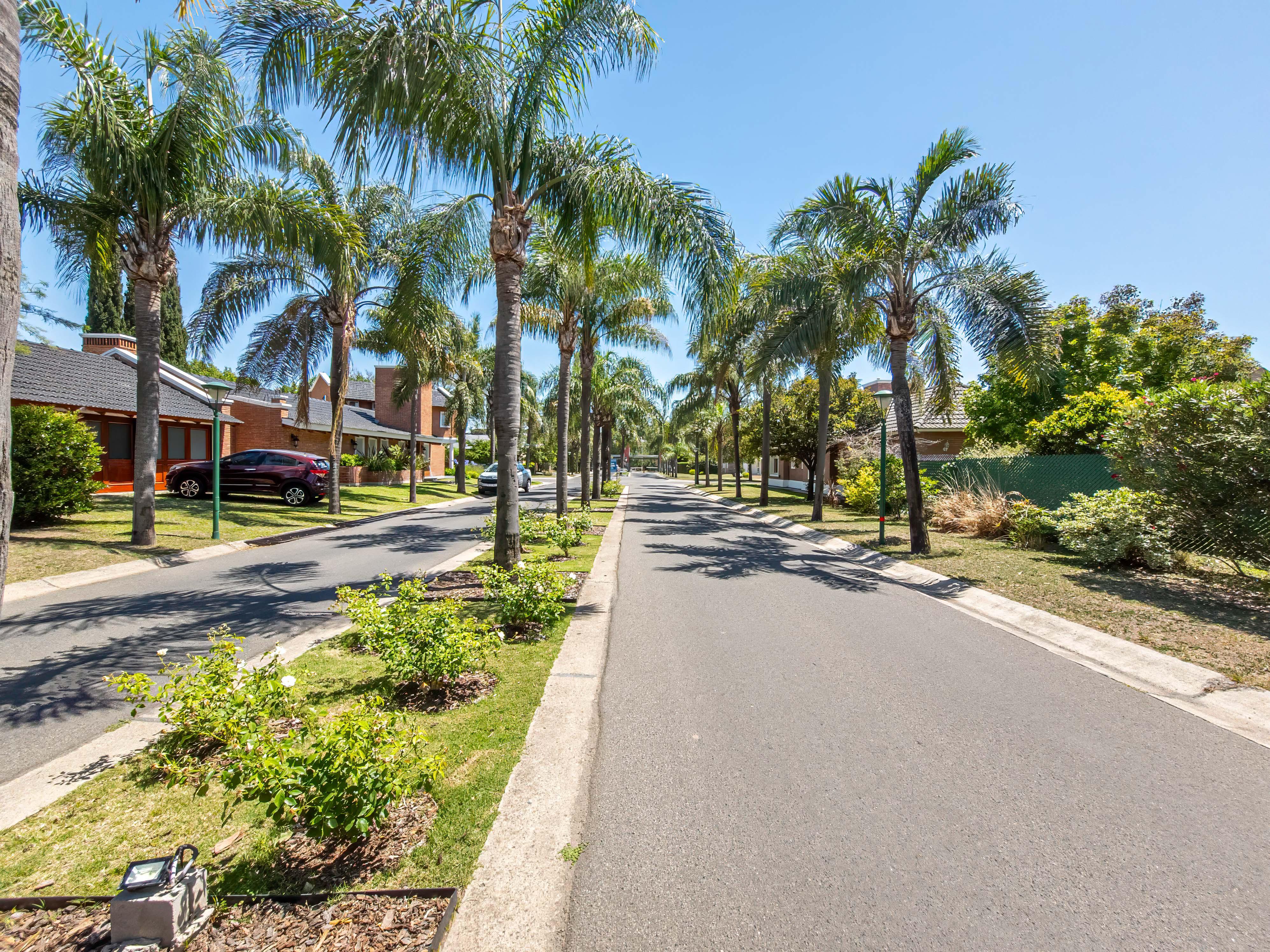 JOYA DE ARQUITECTURA EN COUNTRY JOCKEY CLUB CÓRDOBA  3 Dormitorios, Piscina y Lote Espectacular