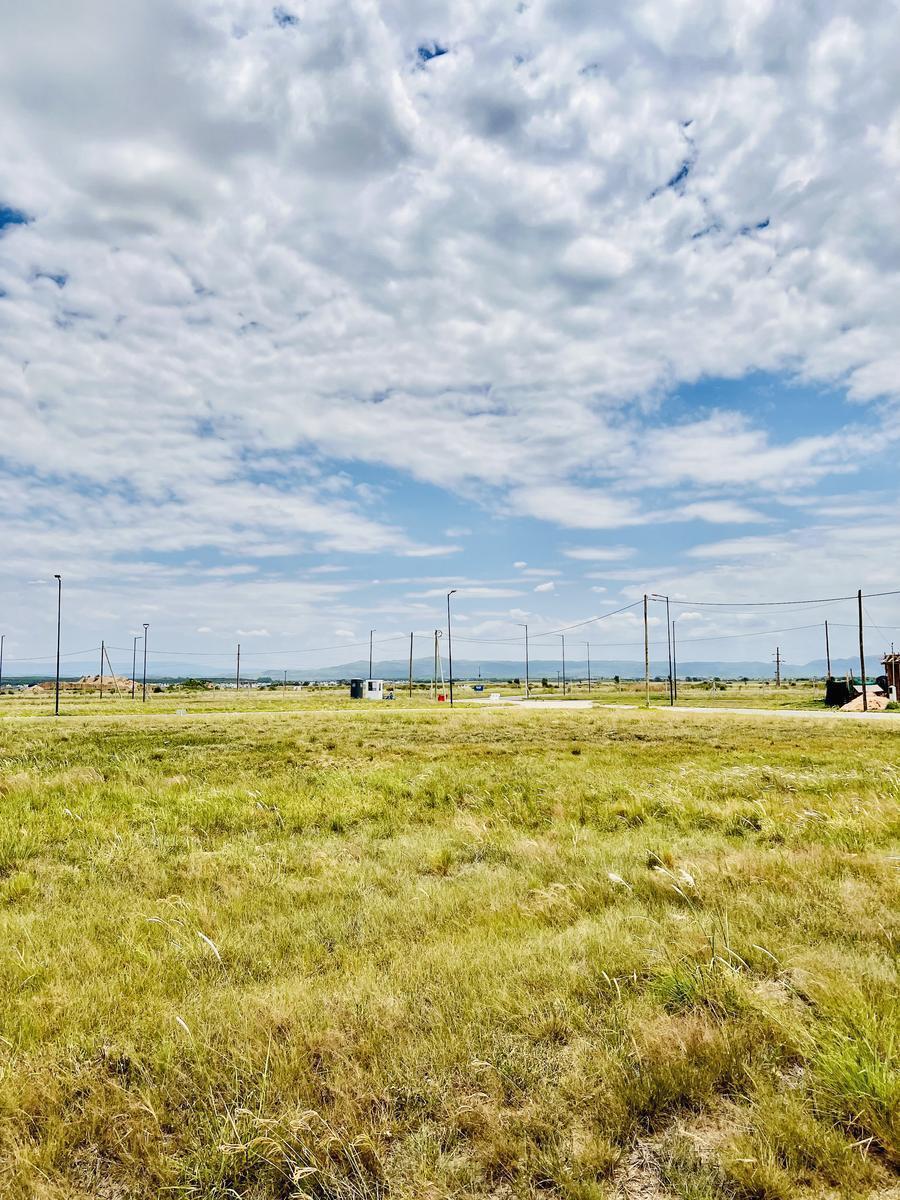 SE VENDE LOTE RESIDENCIAL ABRAS DE MANANTIALES 250MTS