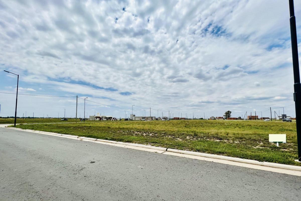 SE VENDE LOTE RESIDENCIAL ABRAS DE MANANTIALES 250MTS