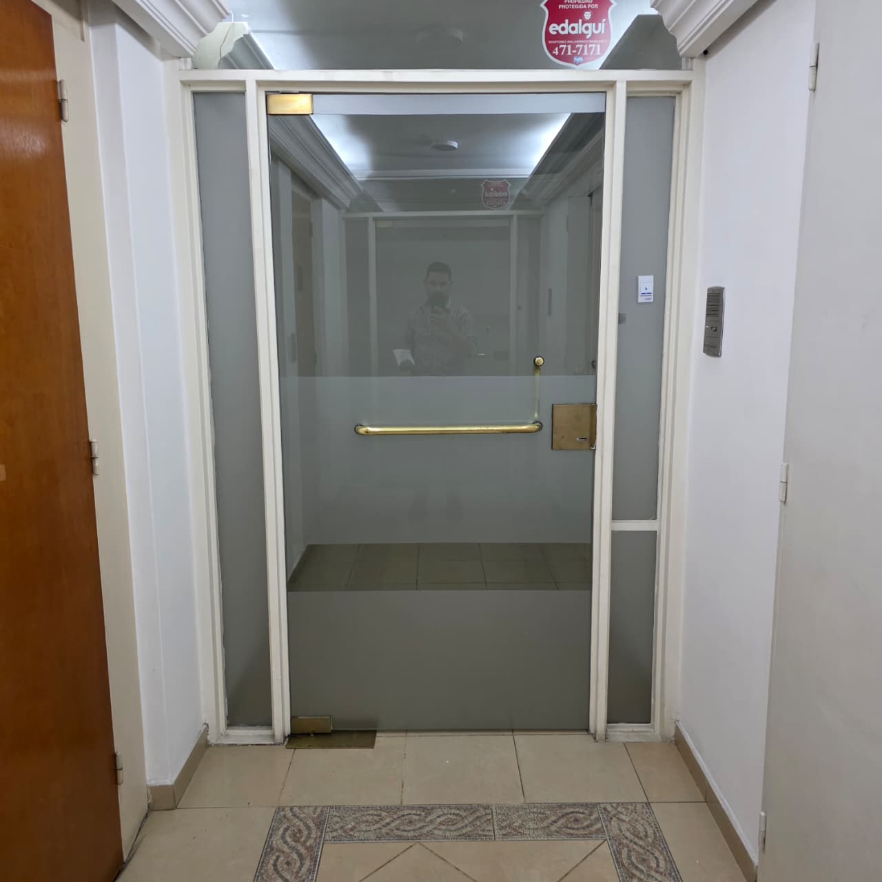 Alquilo Oficina Semi Piso Colon y Cañada